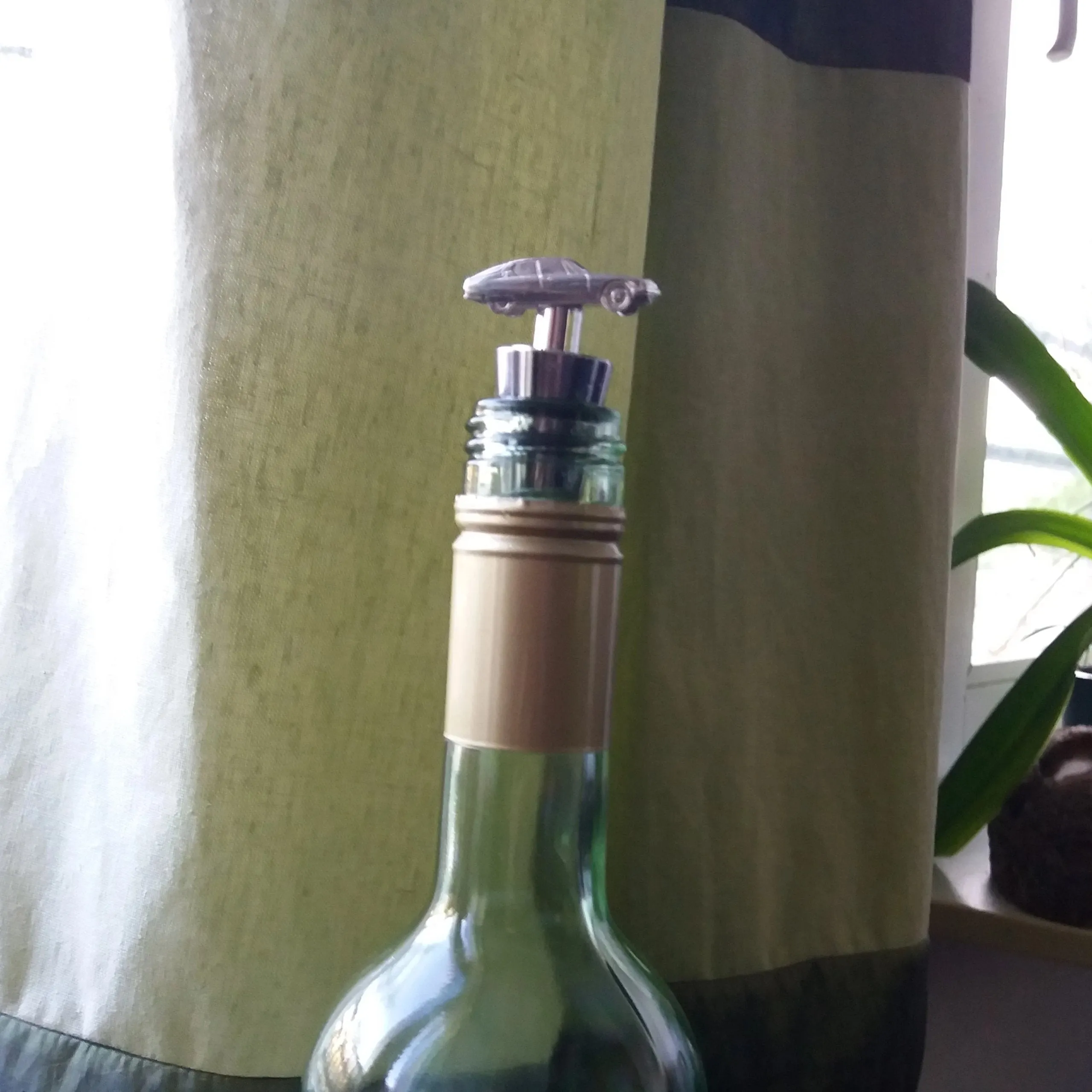 Car bottle stopper